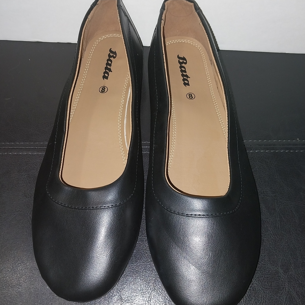 Bata Women's Classic Black Loafers Size 10-US